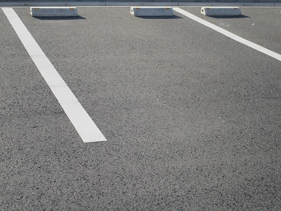 駐車場をアスファルト舗装する単価 価格 デメリットは コンクリートととの違いは